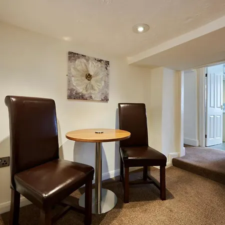 ザ オールド ジン ハウス グレート・クリフトン